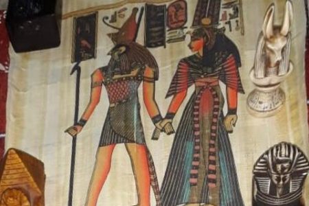 المنافذ الحدودية : ضبط مسافر عراقي بحوزته قطع أثرية يروم تهريبها عبر منفذ الشيب.