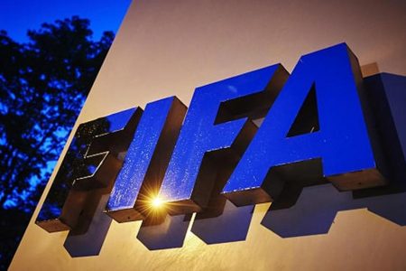 الفيفا .. بين كرونا واستمرار البطولات