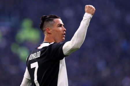 رونالدو يتخطى رقم الأسطورة بيليه