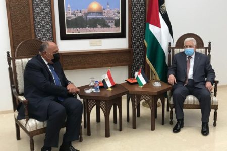 الرئيس الفلسطيني يستقبل وزير الخارجية المصري