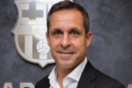 برشلونة يعين بارخوان مدربا مؤقتا