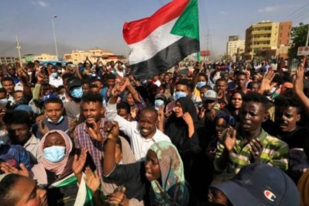 واشنطن تحذر من استخدام العنف ضد المتظاهرين