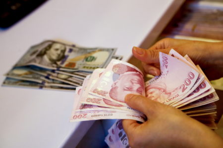 اليرة التركية تهبط امام دولار