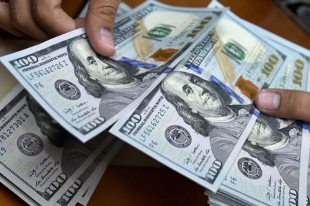 الدولار يرتفع بشكل مجنون في لبنان
