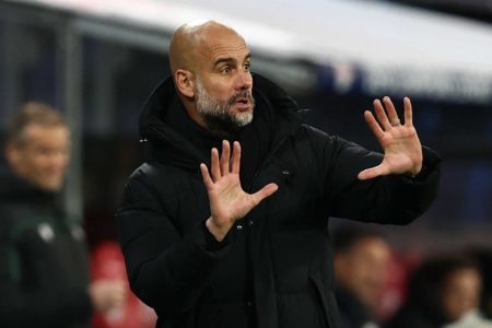 غوارديولا يريد استمرار مع مانشستر سيتي